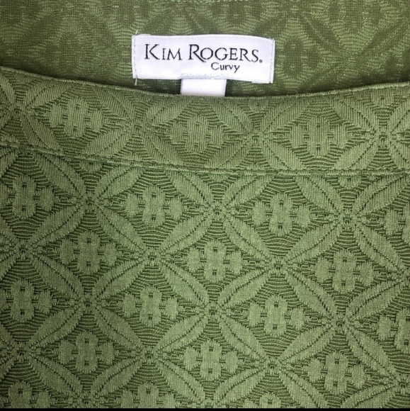 Kim Roger's Curvy Lace Quarter Sleeve Top - Picture 3 of 6